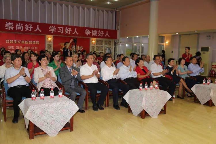 主任荆洪阳及各位副主任,河西区副区长李丽君,河西区教育局局长郝奎刚